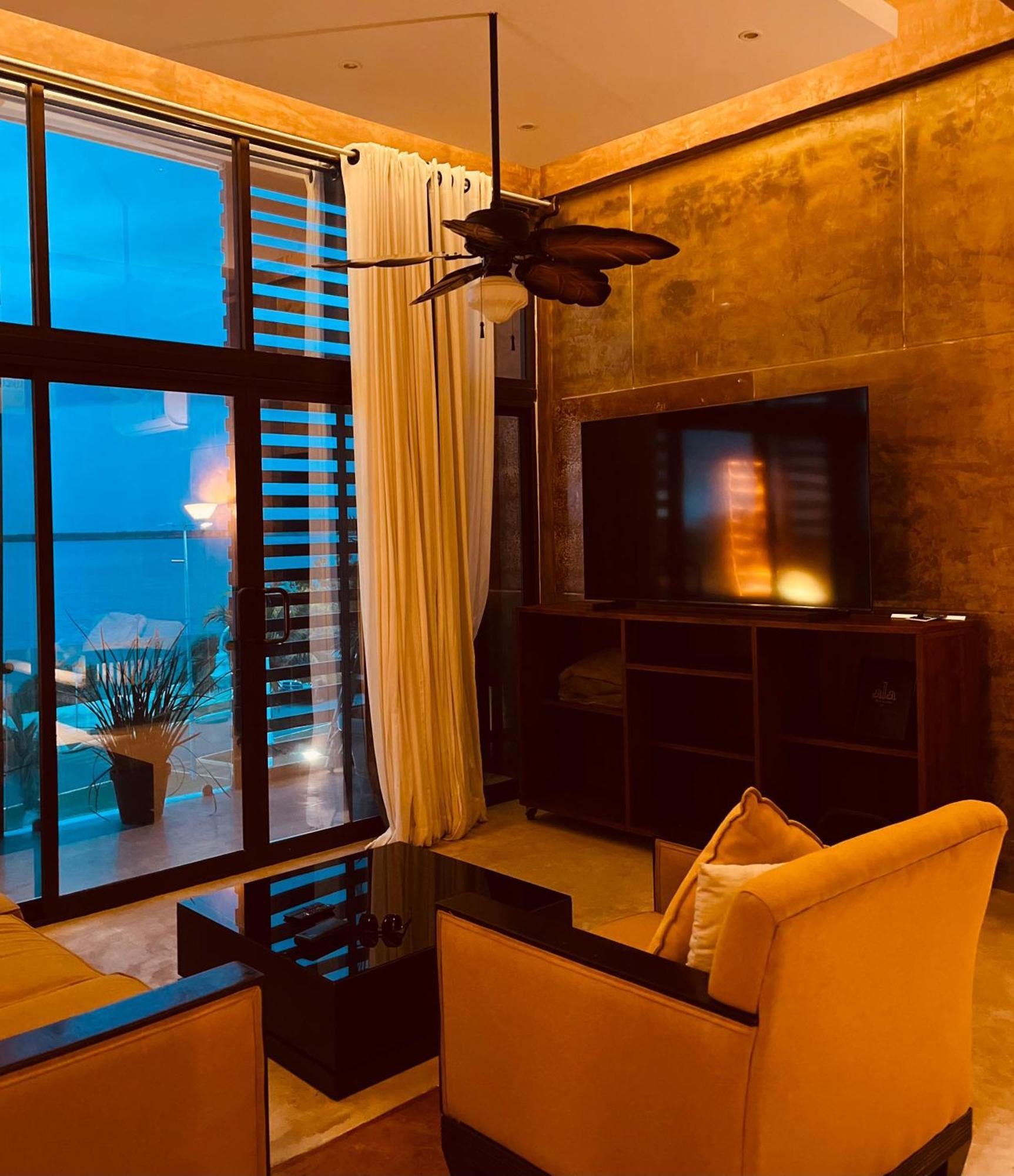 Hotel "Ala Residencias" 체투말 외부 사진